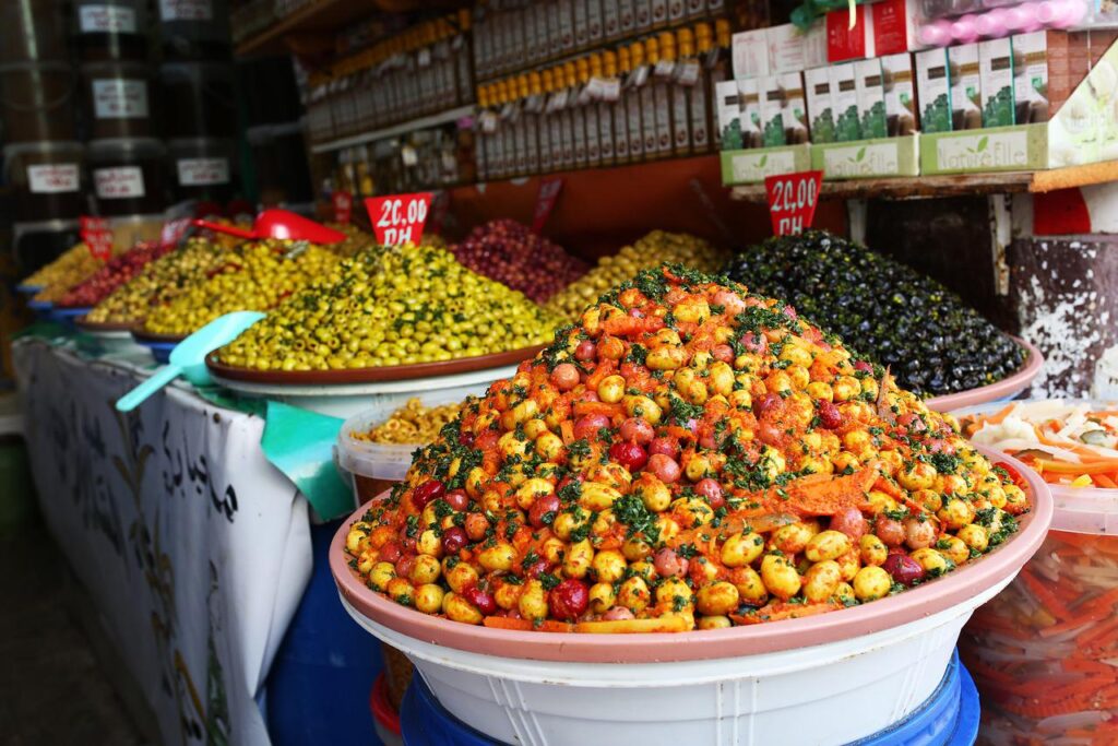 Platos típicos de Marruecos: aceitunas en los mercados